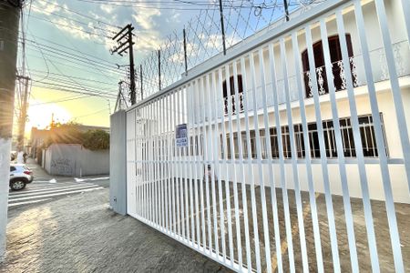 Casa à venda com 287m², 4 quartos e 8 vagas Casa à venda com 287m², 4 quartos e 8 vagasFachada
