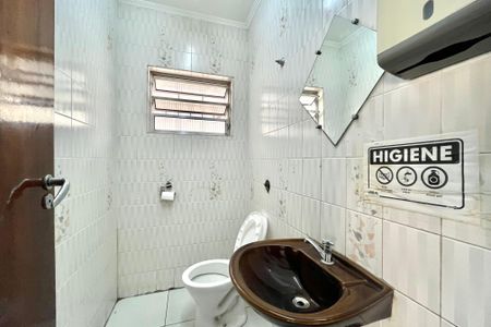 Casa à venda com 287m², 4 quartos e 8 vagas Casa à venda com 287m², 4 quartos e 8 vagasLavabo