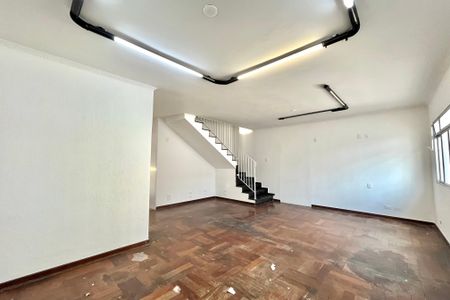 Casa à venda com 287m², 4 quartos e 8 vagasSala
