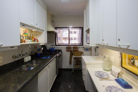 Apartamento para alugar com 125m², 3 quartos e 2 vagas Apartamento para alugar com 125m², 3 quartos e 2 vagasCozinha