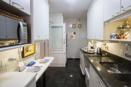 Apartamento para alugar com 125m², 3 quartos e 2 vagas Apartamento para alugar com 125m², 3 quartos e 2 vagasCozinha