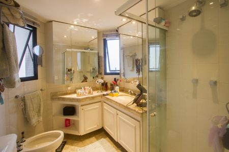 Apartamento para alugar com 125m², 3 quartos e 2 vagas Apartamento para alugar com 125m², 3 quartos e 2 vagasBanheiro Social