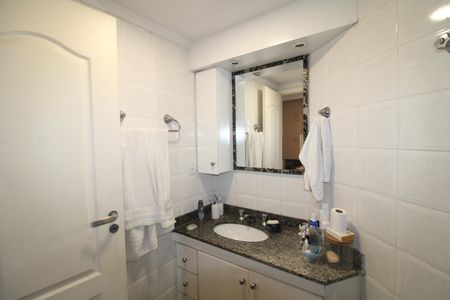 Apartamento à venda com 166m², 4 quartos e 4 vagasBanheiro do Quarto 1