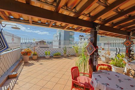 Apartamento à venda com 180m², 4 quartos e 4 vagasCobertura