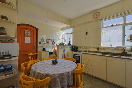 Apartamento à venda com 180m², 4 quartos e 4 vagasCozinha