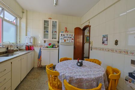 Apartamento à venda com 180m², 4 quartos e 4 vagasCozinha