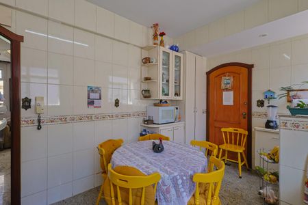 Apartamento à venda com 180m², 4 quartos e 4 vagasCozinha