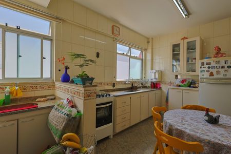 Apartamento à venda com 180m², 4 quartos e 4 vagasCozinha