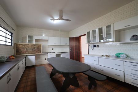 Casa para alugar com 241m², 6 quartos e 4 vagasCozinha