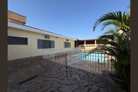Casa para alugar com 241m², 6 quartos e 4 vagas Casa para alugar com 241m², 6 quartos e 4 vagasPiscina
