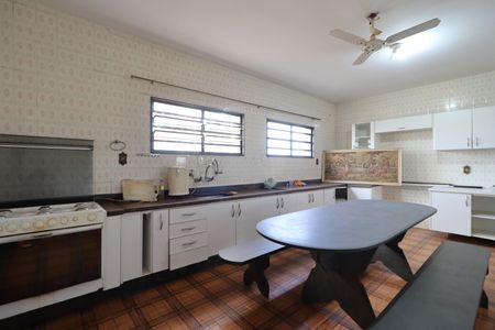 Casa para alugar com 241m², 6 quartos e 4 vagasCozinha