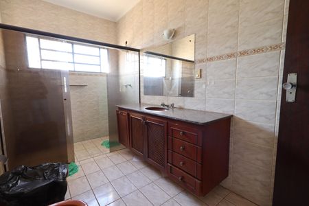 Casa para alugar com 241m², 6 quartos e 4 vagasBanheiro