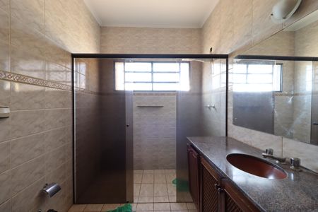 Casa para alugar com 241m², 6 quartos e 4 vagasBanheiro