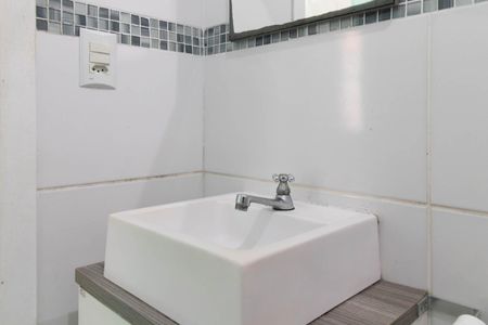 Banheiro de casa para alugar com 1 quarto, 63m² em Cavalhada, Porto Alegre
