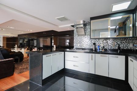 Apartamento à venda com 109m², 2 quartos e 2 vagasCozinha