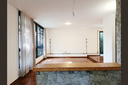 Casa à venda com 231m², 3 quartos e 4 vagasSala