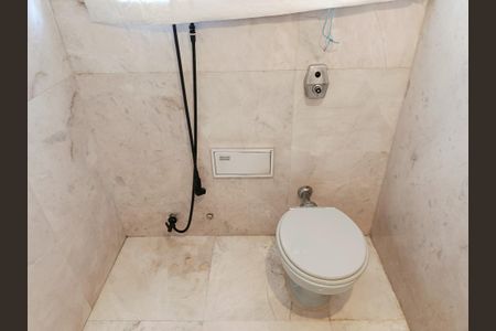 Casa à venda com 231m², 3 quartos e 4 vagasBanheiro da Suíte 1