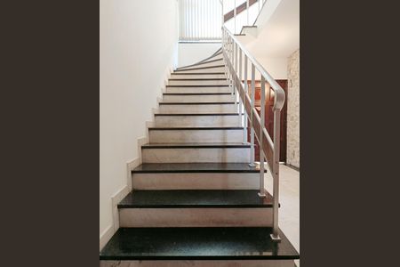 Casa à venda com 231m², 3 quartos e 4 vagasCorredor