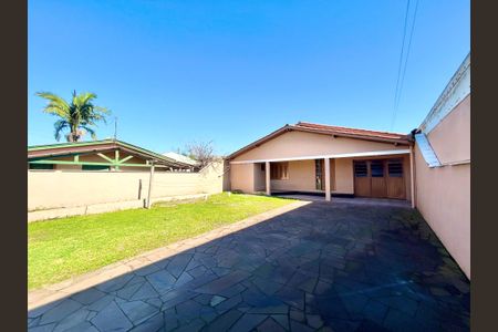 Casa à venda com 130m², 4 quartos e 2 vagas Casa à venda com 130m², 4 quartos e 2 vagasFachada