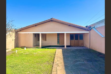 Casa à venda com 130m², 4 quartos e 2 vagas Casa à venda com 130m², 4 quartos e 2 vagasFachada