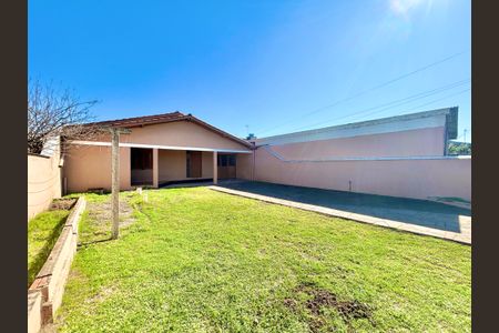 Casa à venda com 130m², 4 quartos e 2 vagas Casa à venda com 130m², 4 quartos e 2 vagasFachada