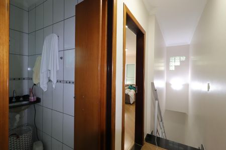 Apartamento à venda com 200m², 4 quartos e 3 vagasCorredor piso superior