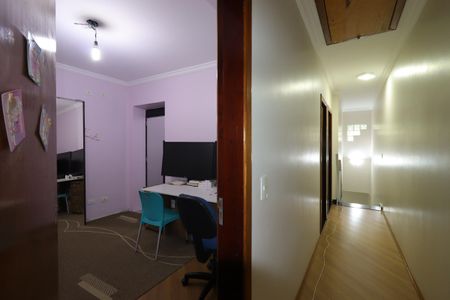 Apartamento à venda com 200m², 4 quartos e 3 vagasCorredor piso superior