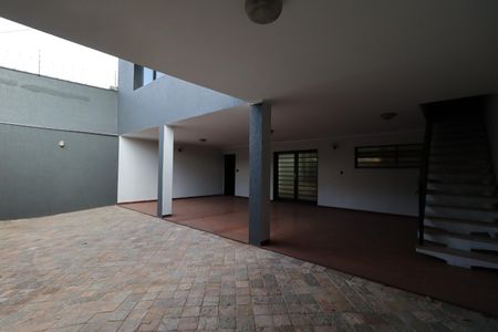 Casa para alugar com 262m², 5 quartos e 5 vagas Casa para alugar com 262m², 5 quartos e 5 vagasGaragem