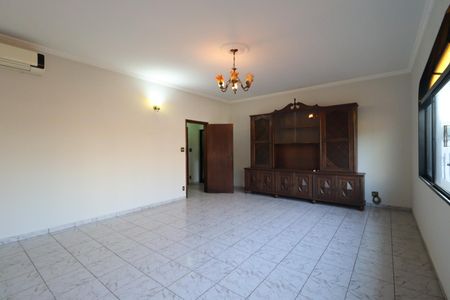 Casa para alugar com 262m², 5 quartos e 5 vagas Casa para alugar com 262m², 5 quartos e 5 vagasSala