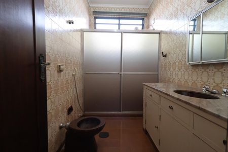 Casa para alugar com 262m², 5 quartos e 5 vagas Casa para alugar com 262m², 5 quartos e 5 vagasBanheiro