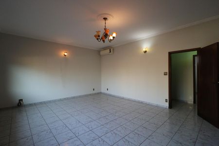 Casa para alugar com 262m², 5 quartos e 5 vagas Casa para alugar com 262m², 5 quartos e 5 vagasSala