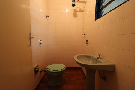 Casa para alugar com 262m², 5 quartos e 5 vagas Casa para alugar com 262m², 5 quartos e 5 vagasBanheiro de serviço