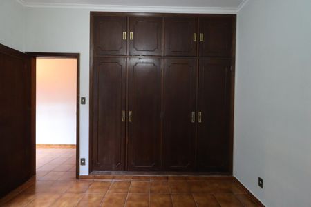 Casa para alugar com 262m², 5 quartos e 5 vagas Casa para alugar com 262m², 5 quartos e 5 vagasQuarto 2
