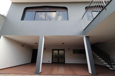 Casa para alugar com 262m², 5 quartos e 5 vagas Casa para alugar com 262m², 5 quartos e 5 vagasGaragem