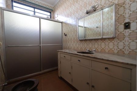 Casa para alugar com 262m², 5 quartos e 5 vagas Casa para alugar com 262m², 5 quartos e 5 vagasBanheiro
