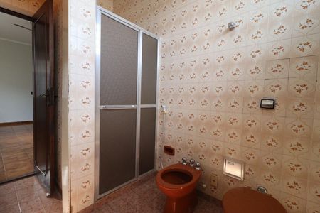 Casa para alugar com 262m², 5 quartos e 5 vagas Casa para alugar com 262m², 5 quartos e 5 vagasBanheiro da Suíte