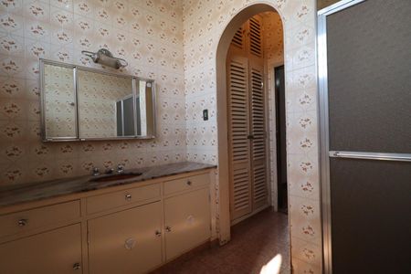 Casa para alugar com 262m², 5 quartos e 5 vagas Casa para alugar com 262m², 5 quartos e 5 vagasBanheiro da Suíte