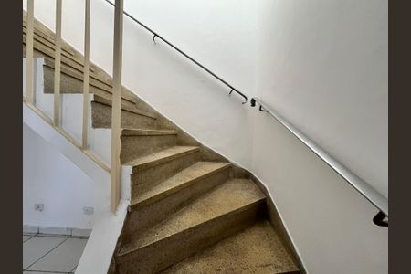 Casa à venda com 130m², 3 quartos e 2 vagasEscada