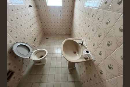 Casa à venda com 130m², 3 quartos e 2 vagasBanheiro Social