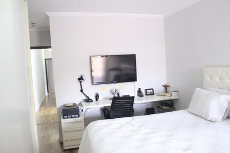 Casa à venda com 250m², 4 quartos e 4 vagasSuíte 1