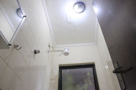 Casa à venda com 250m², 4 quartos e 4 vagasBanheiro da área de serviço