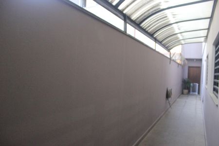 Casa à venda com 250m², 4 quartos e 4 vagasCorredor lateral