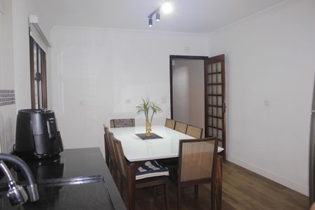 Casa à venda com 250m², 4 quartos e 4 vagasCozinha