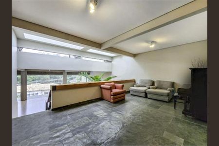 Casa à venda com 900m², 5 quartos e 4 vagas