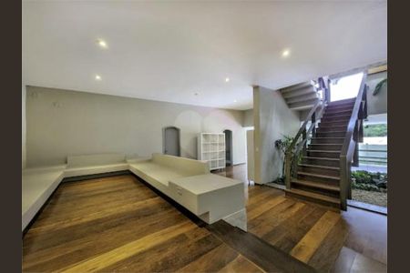 Casa à venda com 900m², 5 quartos e 4 vagas