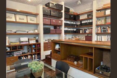 Casa à venda com 900m², 5 quartos e 4 vagas