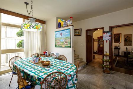 Casa de condomínio à venda com 340m², 4 quartos e 5 vagas