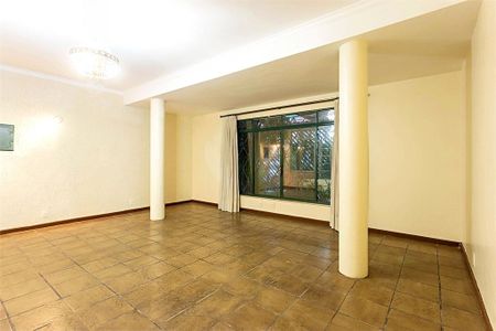 Casa à venda com 229m², 3 quartos e 3 vagas