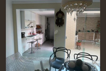 Casa de condomínio à venda com 150m², 3 quartos e 2 vagas