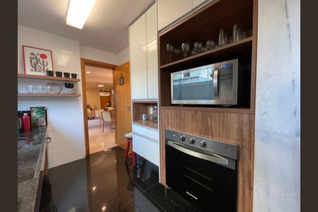 Apartamento à venda com 102m², 3 quartos e 2 vagasCozinha